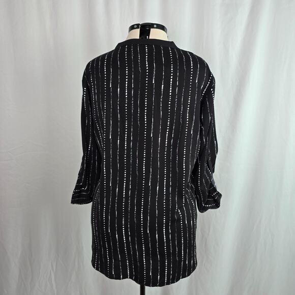 Timeson Blouse Women's XXL Black White Geo Stripe Roll Tab Sleeves NWT - Picture 3 of 16